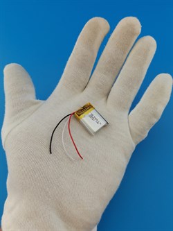 Аккумулятор универсальный литий полимерный li-pol 3.7v вольт 3pin 3 провода с платой 300mAh 702025 размеры батареи 7x20x25 - фото 207930