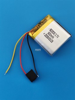 Аккумулятор универсальный литий полимерный li-pol 3.7v вольт 3pin 3 провода с платой 900mAh 902830 размеры батареи 9x28x30 - фото 208464