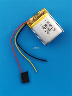 Аккумулятор универсальный литий полимерный li-pol 3.7v вольт 3pin 3 провода с платой 650mAh 102429 размеры батареи 10x24x29 - фото 208499